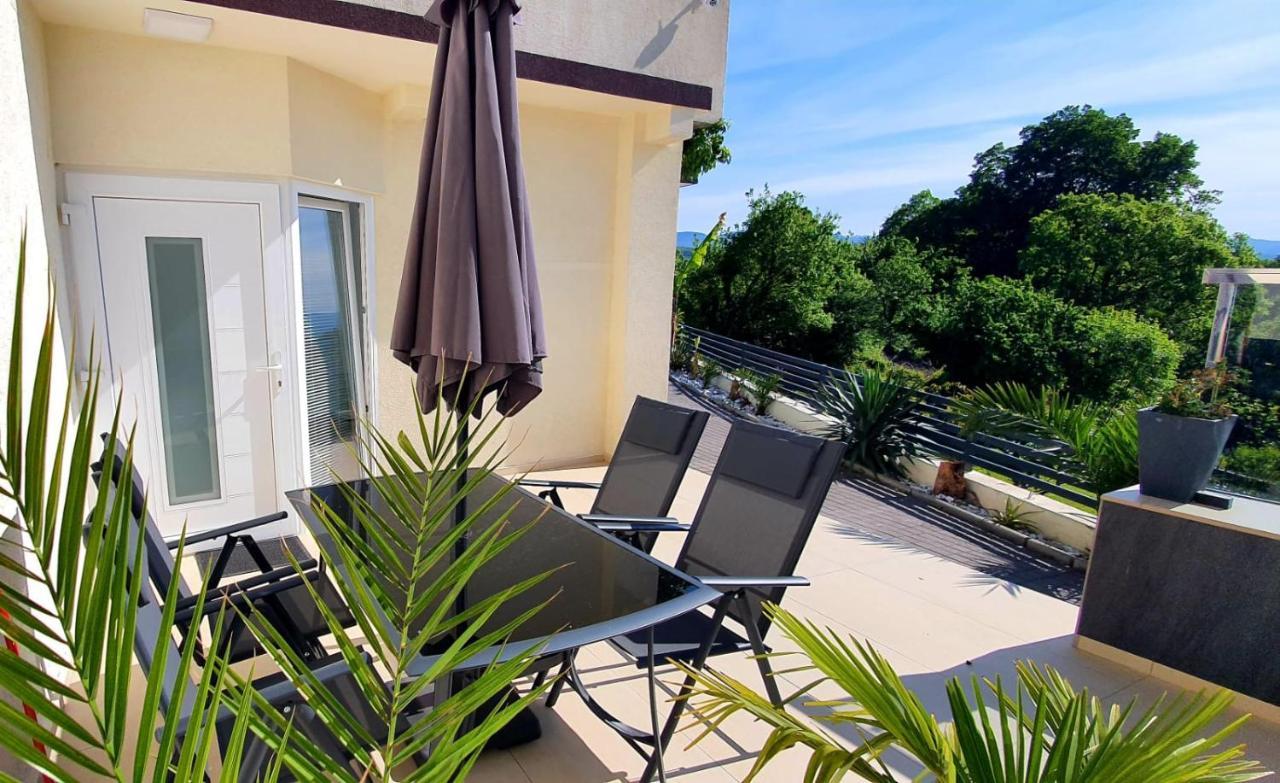Penthouse Jacuzzi & Pool Apartmants Опатия Экстерьер фото