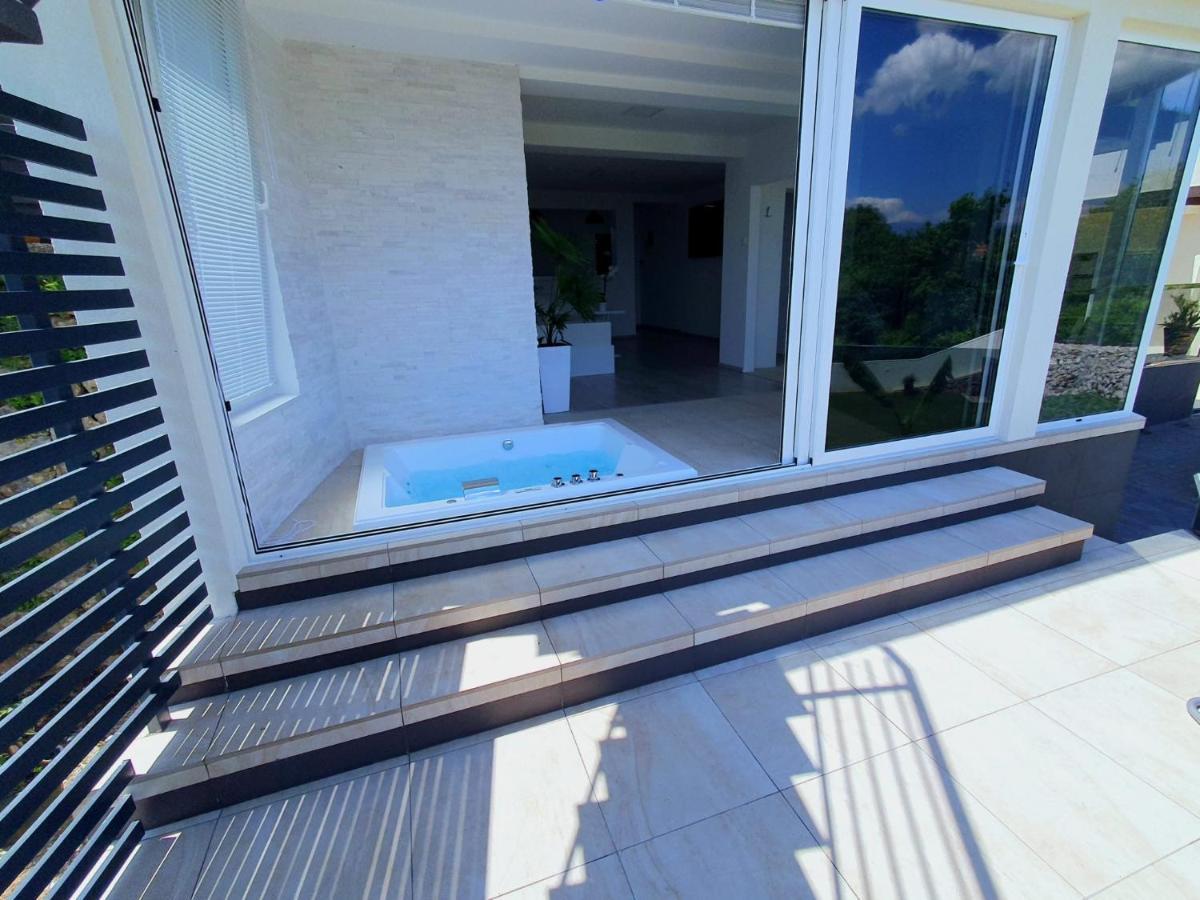 Penthouse Jacuzzi & Pool Apartmants Опатия Экстерьер фото