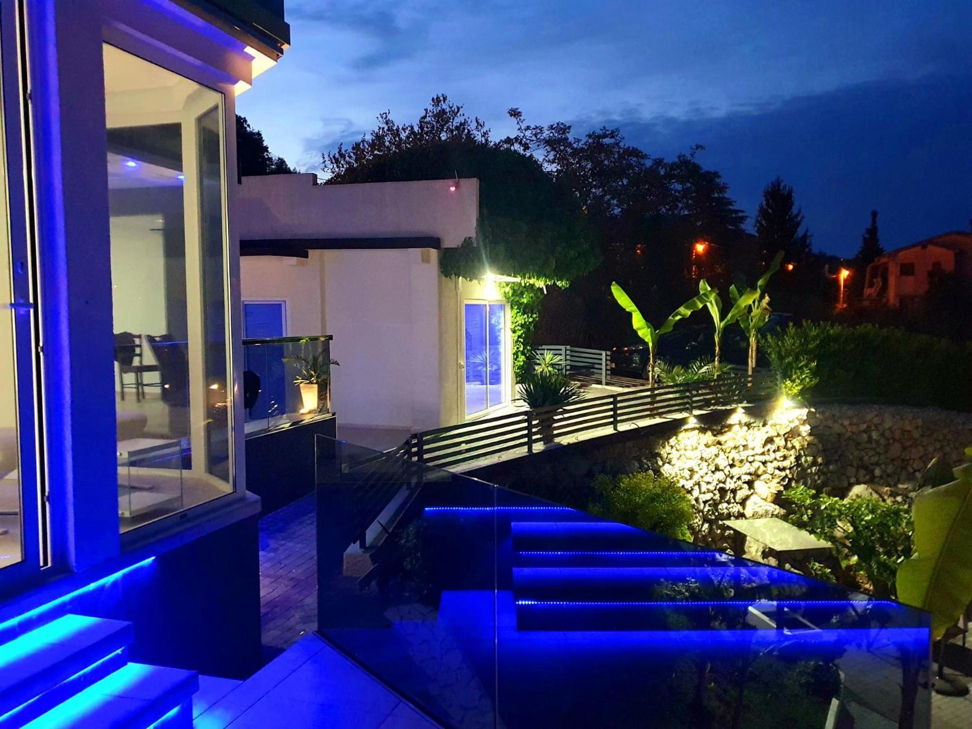 Penthouse Jacuzzi & Pool Apartmants Опатия Экстерьер фото